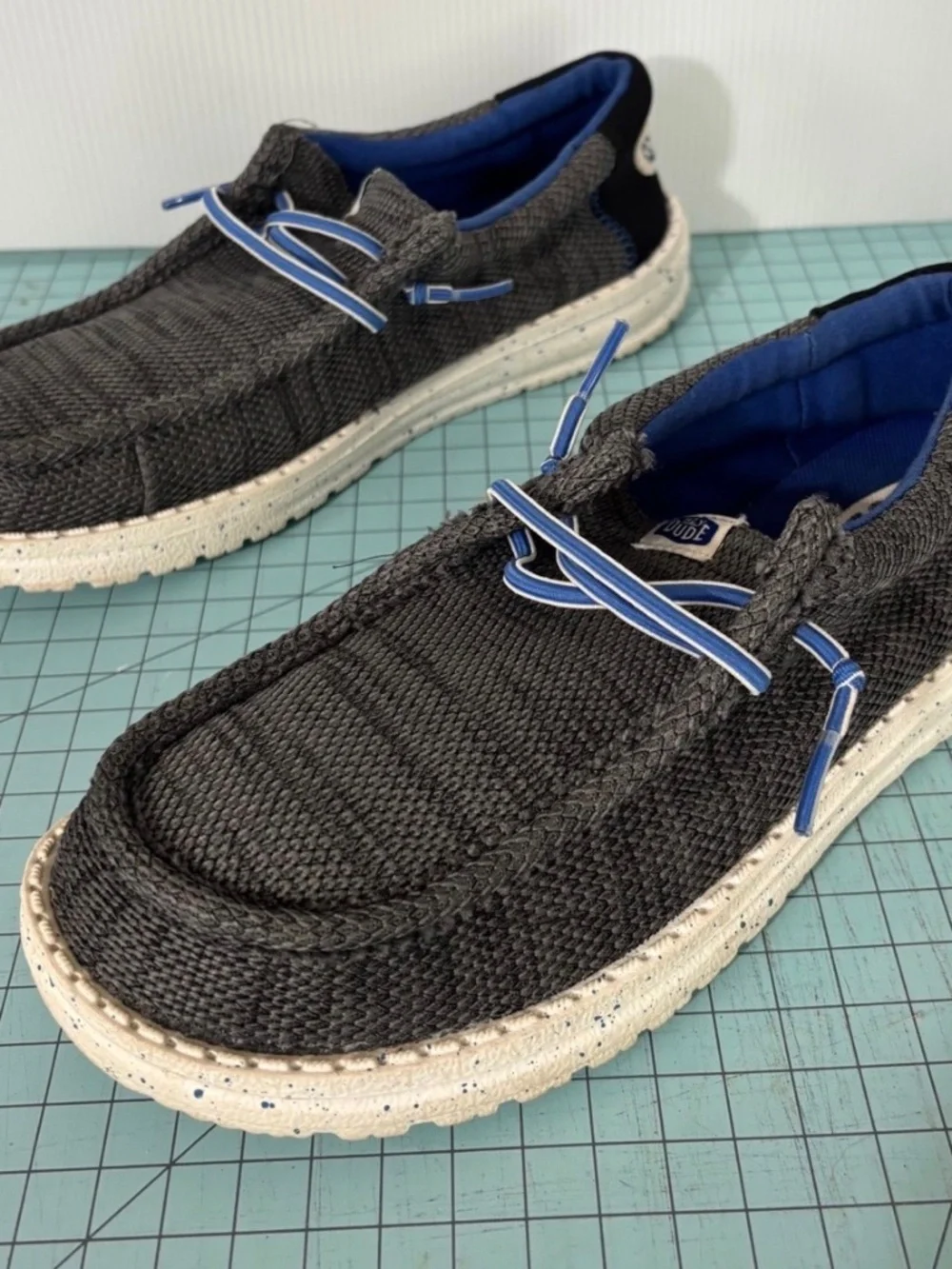 Hey Dude Shoes Youth 2 Wally Sox Loafers Sneakers Sharkskin Gray Fabric size YT6